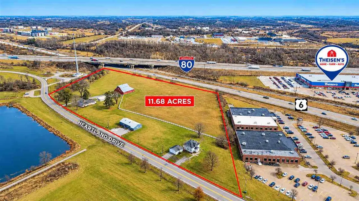 3300 Heartland Dr, Coralville, IA 52241 - #1