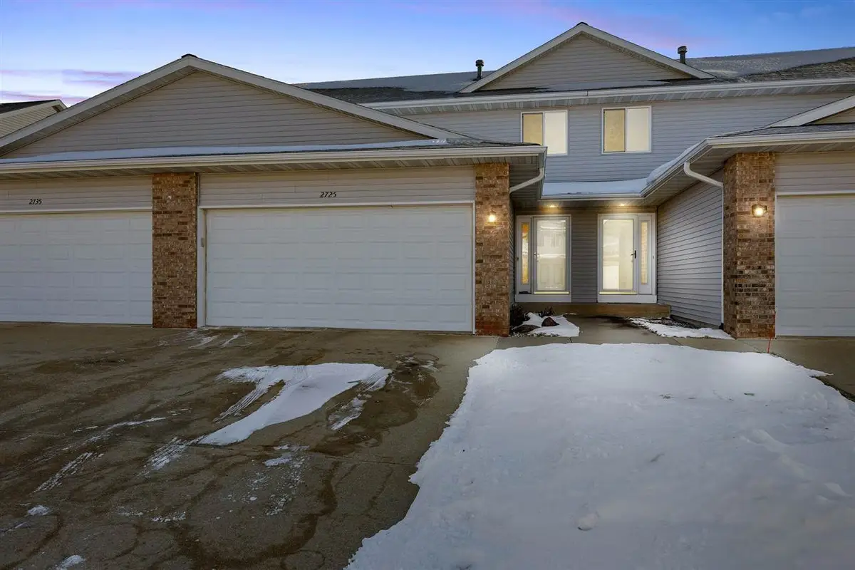 2725 Pheasant Ridge Ct, Marion, IA 52302 - Image #1