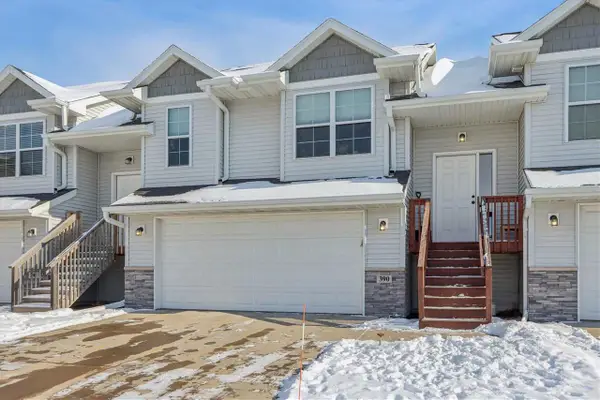 390 Tanglewood Dr, Solon, IA 52333