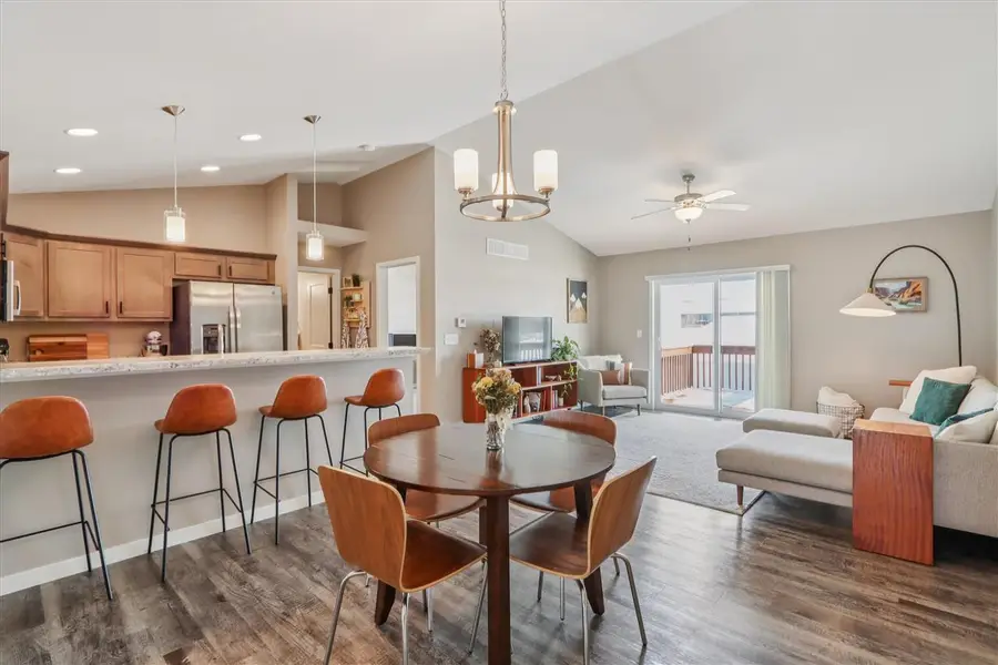 390 Tanglewood Dr, Solon, IA 52333 - Image #2