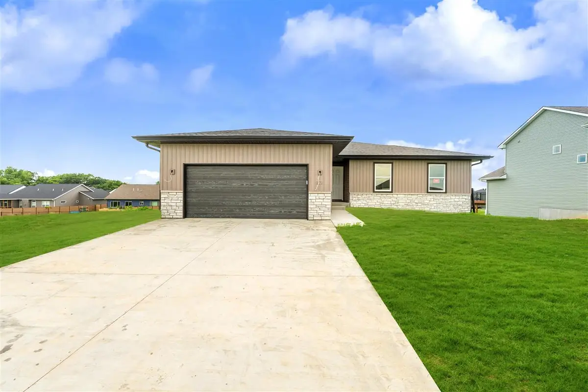 801 Mont Clair St, Solon, IA 52333 - Image #1