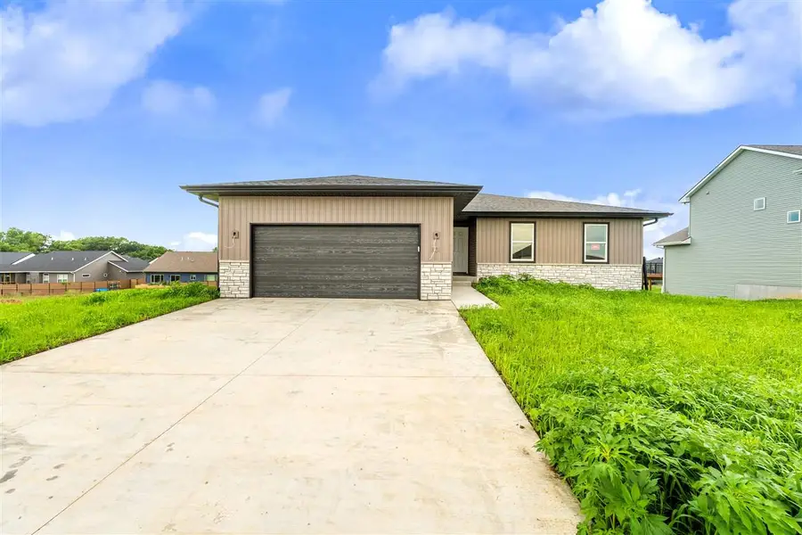 801 Mont Clair St, Solon, IA 52333 - Image #2