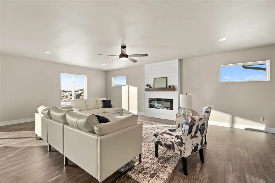 803 Mont Clair St, Solon, IA 52333 - Image #3