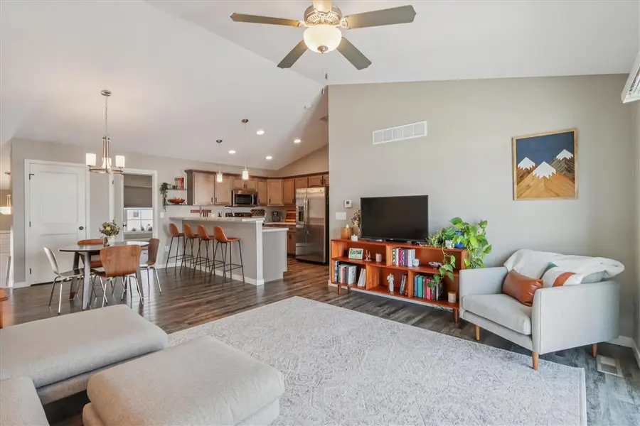 390 Tanglewood Dr, Solon, IA 52333 - #3