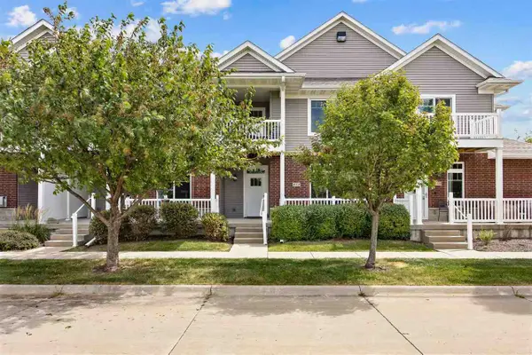 458 Charlotte Ln, Iowa City, IA 52245