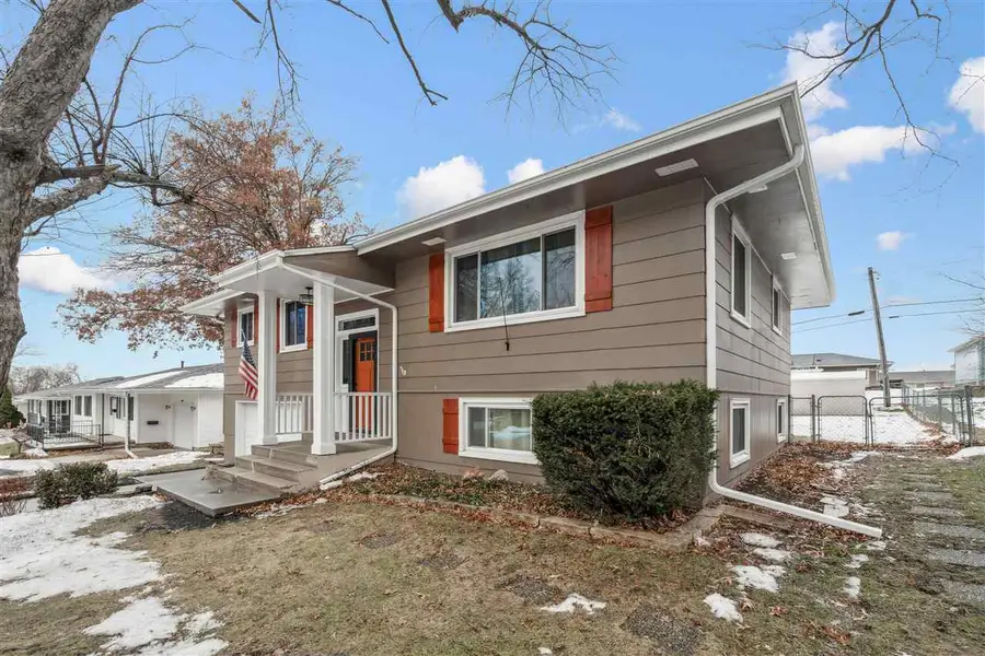 2220 Brockman Ave, Marion, IA 52302 - Image #2