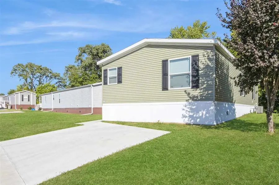 334 Mosswood Ln, Iowa City, IA 52246 - Image #2
