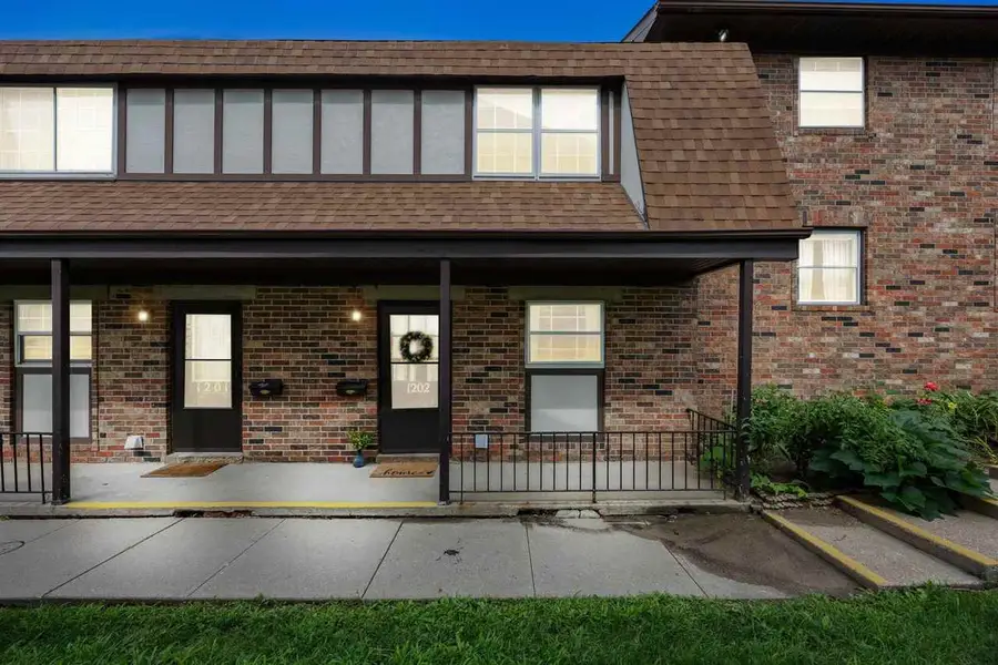 1202 21st Ave Pl, Coralville, IA 52241 - Image #3