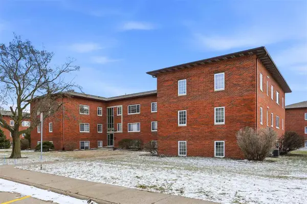 400 Grandview Ct, Iowa City, IA 52246