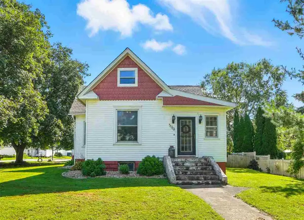 500 S Center St, Lone Tree, IA 52755