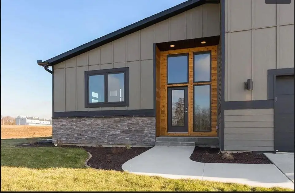 704 American Pharaoh Dr, Iowa City, IA 52240 - Image #1