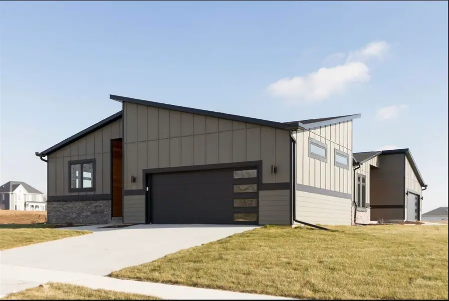 704 American Pharaoh Dr, Iowa City, IA 52240 - Image #3