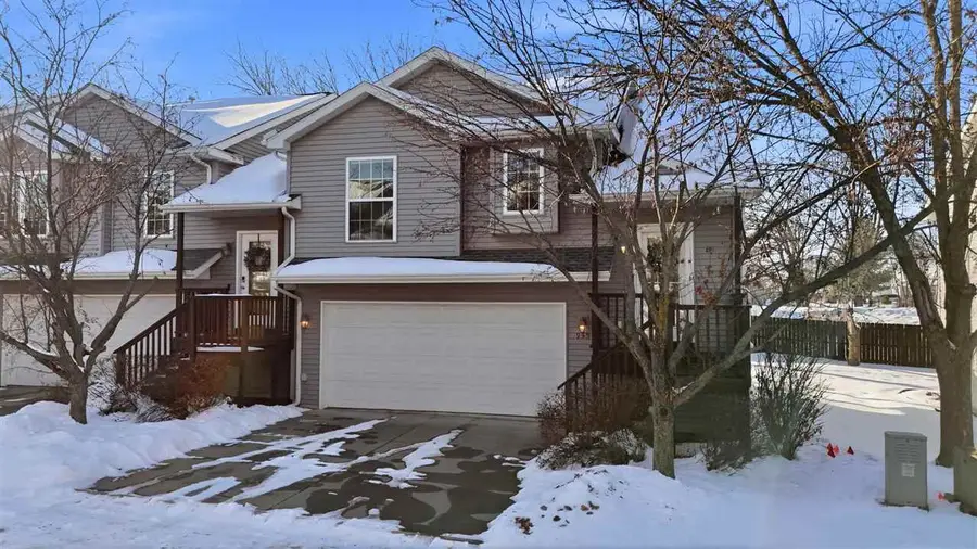 955 Twilight Dr, North Liberty, IA 52317 - Image #2