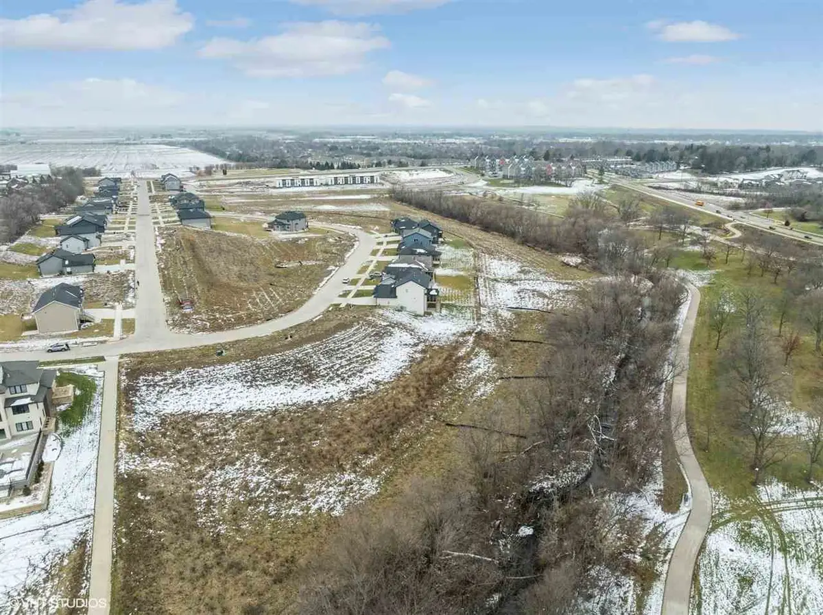 3996 Winnsboro Dr, Iowa City, IA 52245 - Image #1