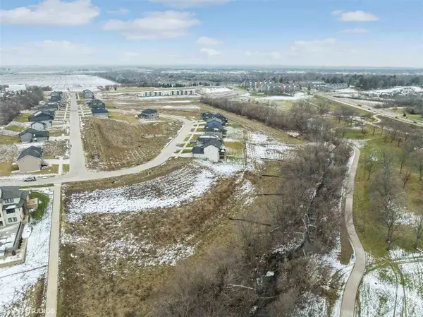 3996 Winnsboro Dr, Iowa City, IA 52245