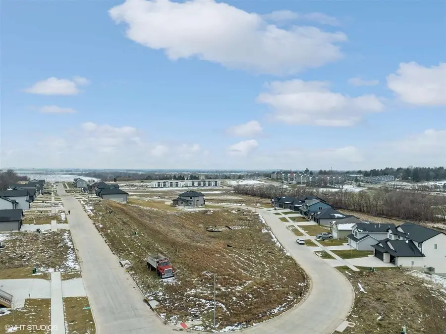 3996 Winnsboro Dr, Iowa City, IA 52245 - Image #2