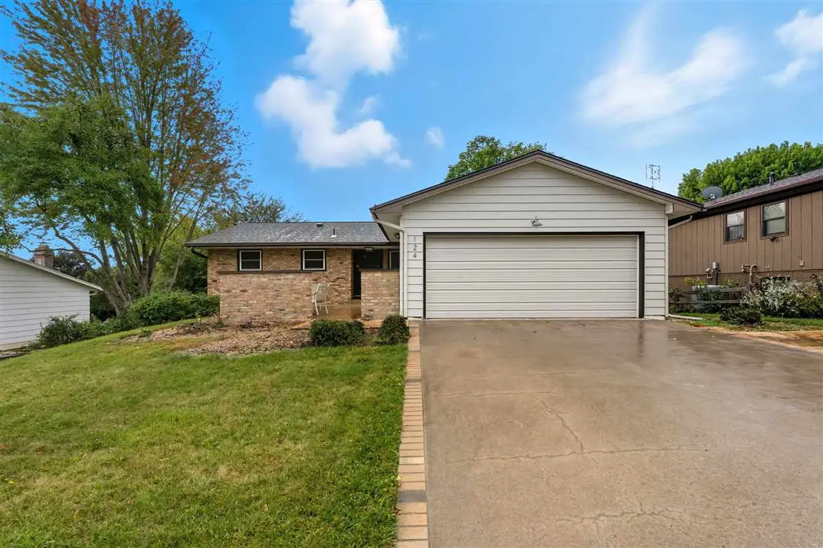 124 Penfro Dr, Iowa City, IA 52246 - #1