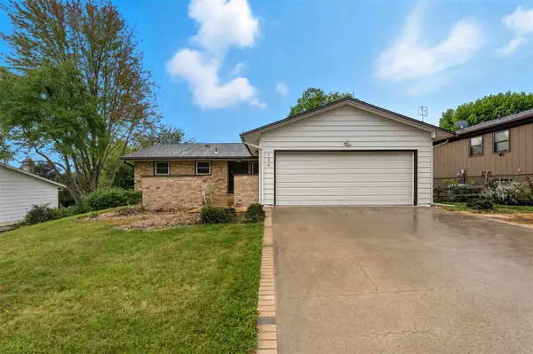 124 Penfro Dr, Iowa City, IA 52246