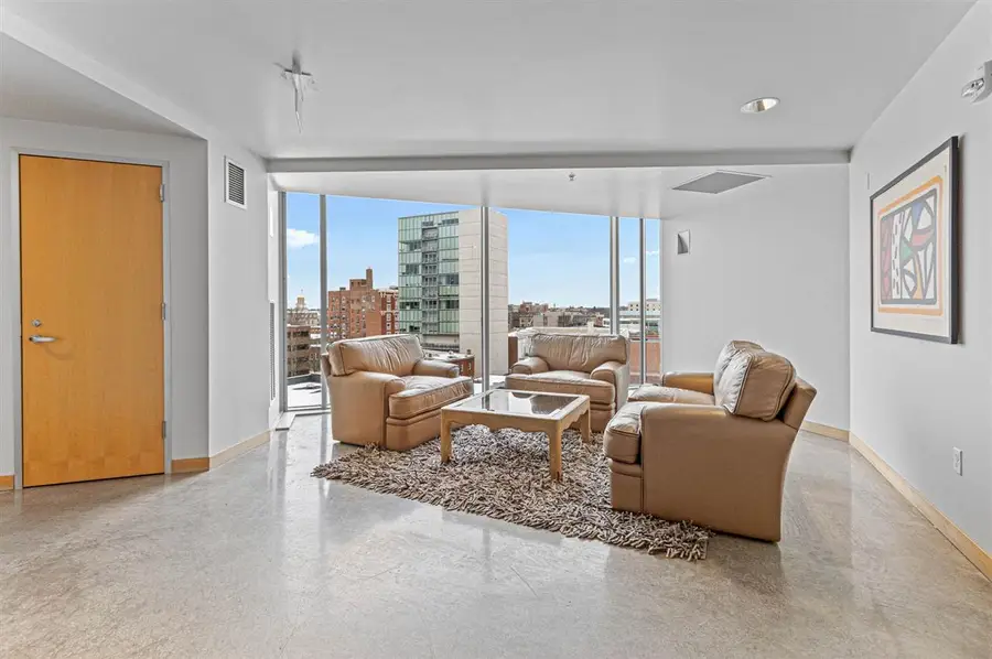 221 E College St, Iowa City, IA 52240 - Image #2