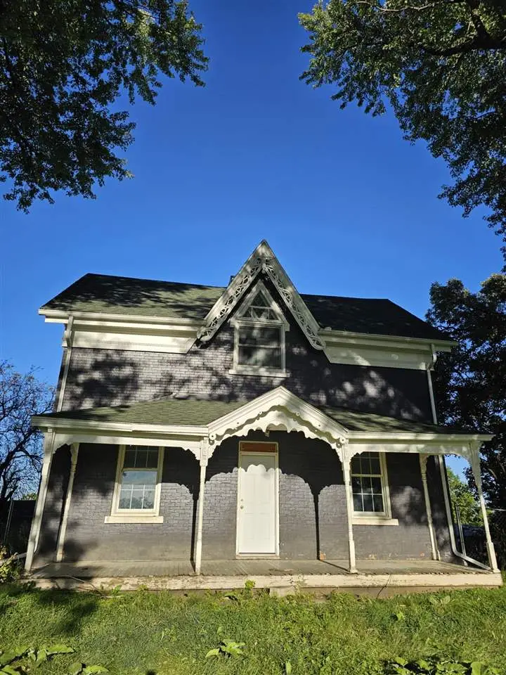103 N Oak St, Anamosa, IA 52205 - Image #1