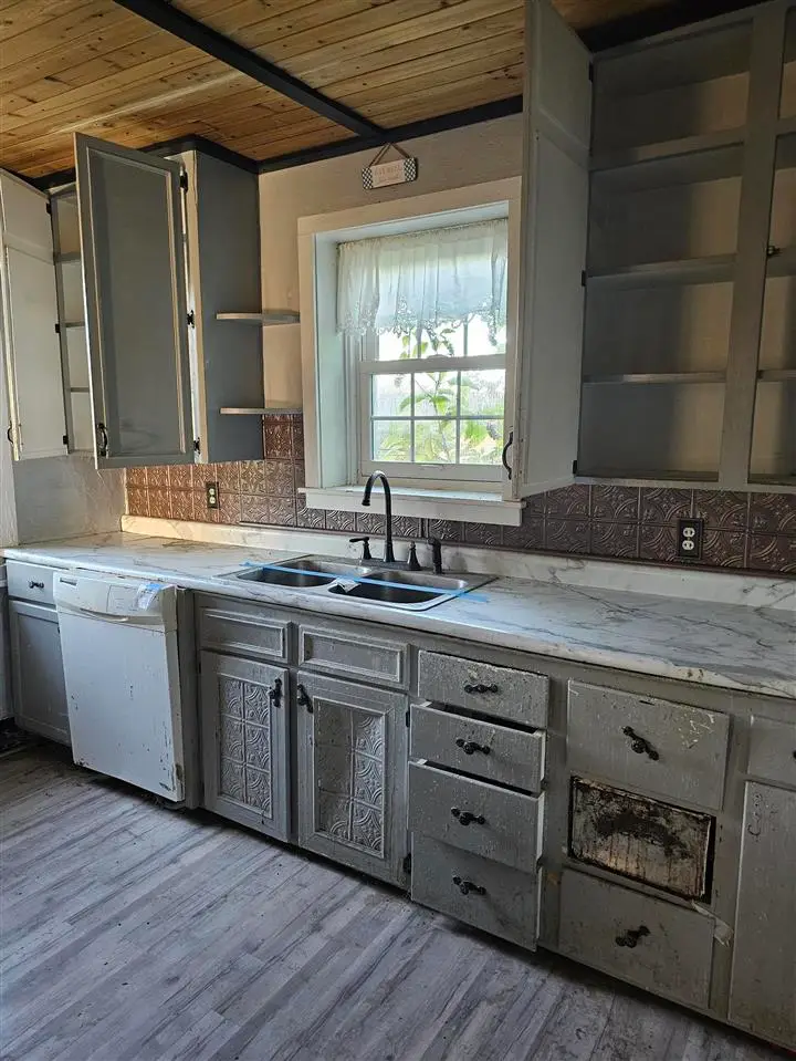 103 N Oak St, Anamosa, IA 52205 - Image #3