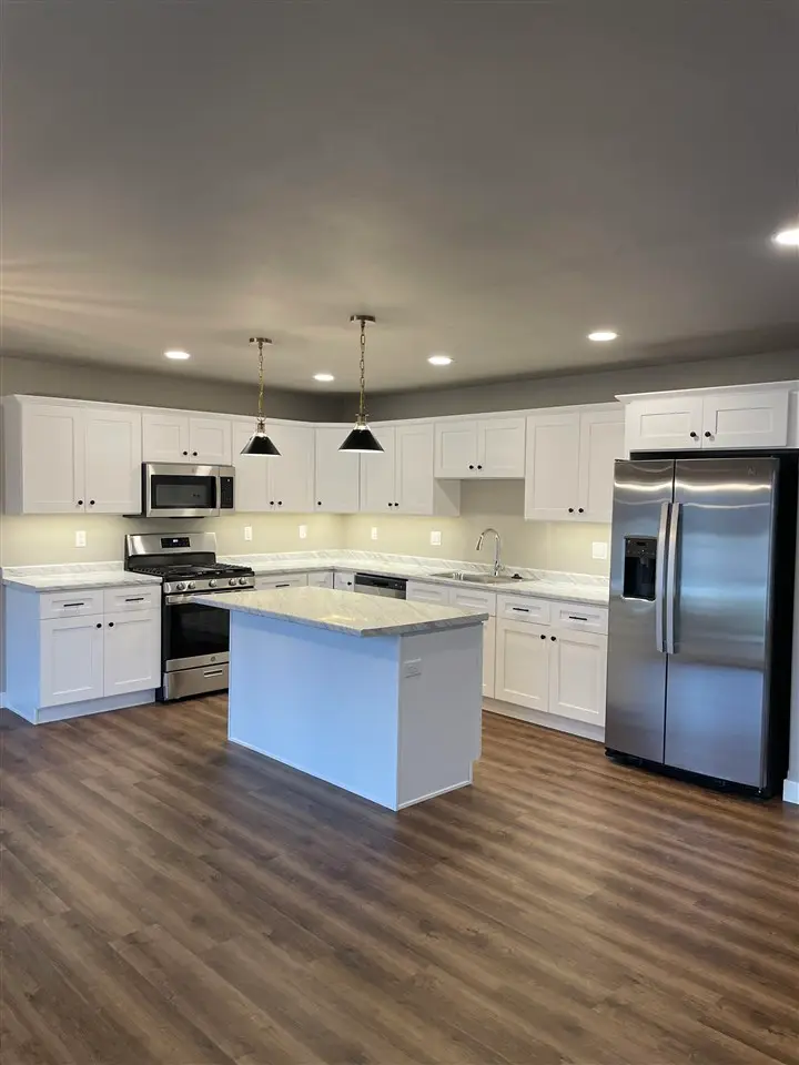 3332 Loethen Ln, Coralville, IA 52241 - Image #2