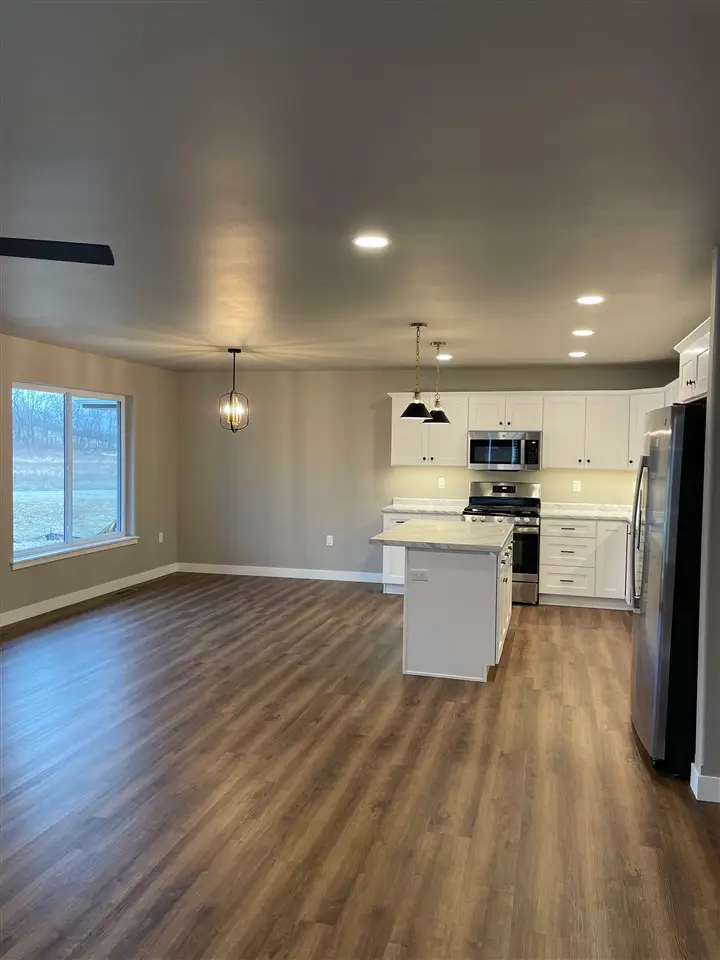 3332 Loethen Ln, Coralville, IA 52241 - Image #3