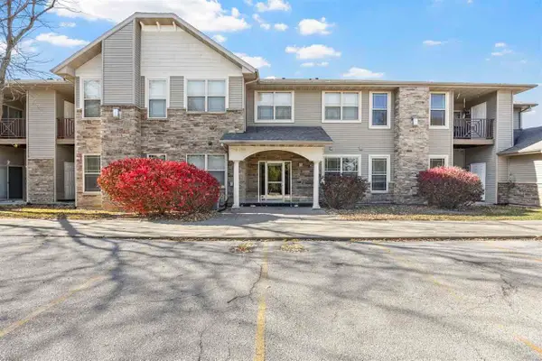 1722 Algonquin Rd, Iowa City, IA 52245