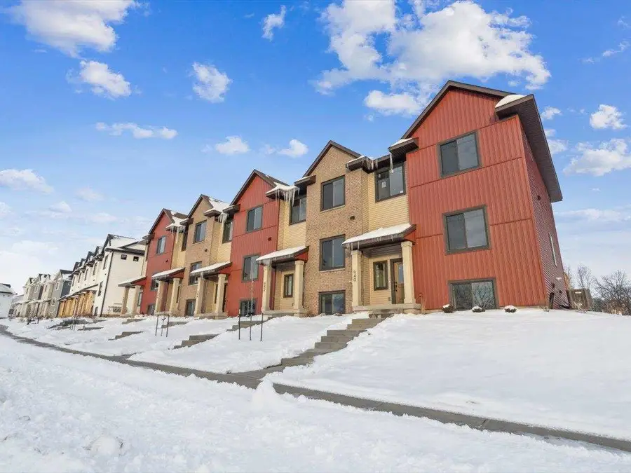 946 Dubs Dr, Iowa City, IA 52246 - #2