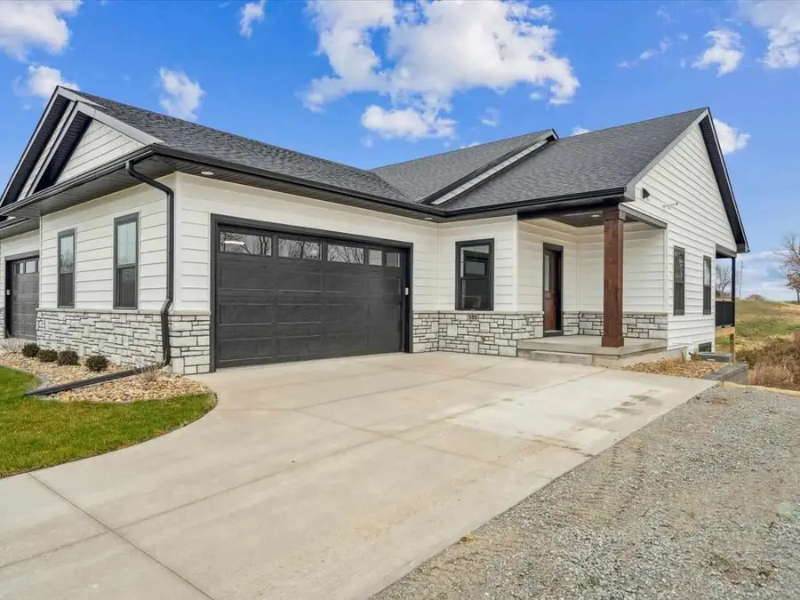 586 Maclan Cir, Iowa City, IA 52246 - #2