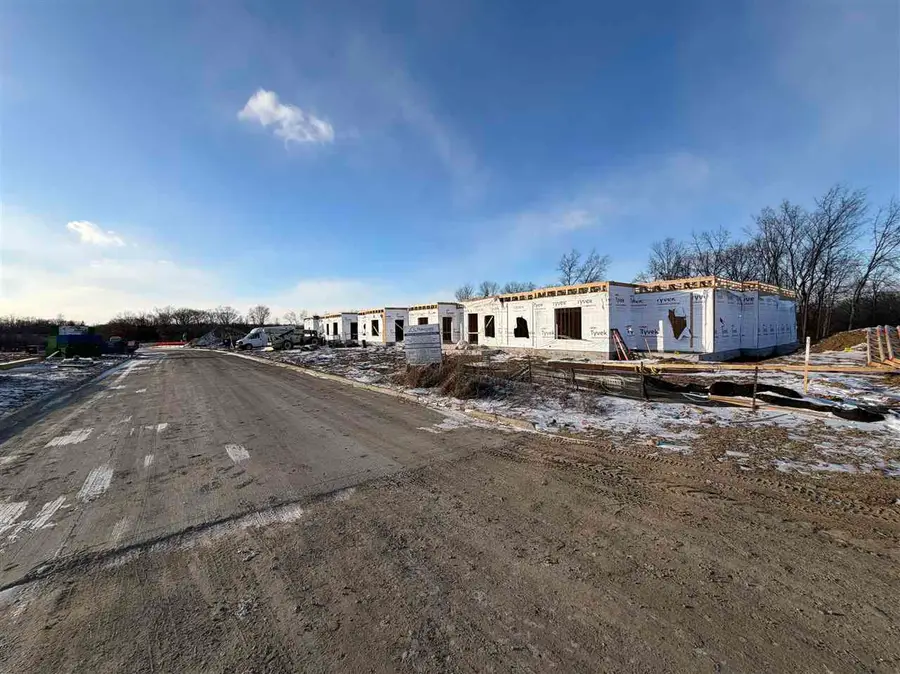 4428 Deer Creek Rd, Iowa City, IA 52246 - Image #2