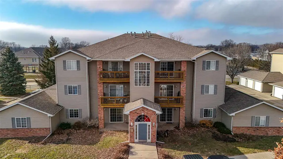 2825 Triple Crown Ln, Iowa City, IA 52240 - Image #1