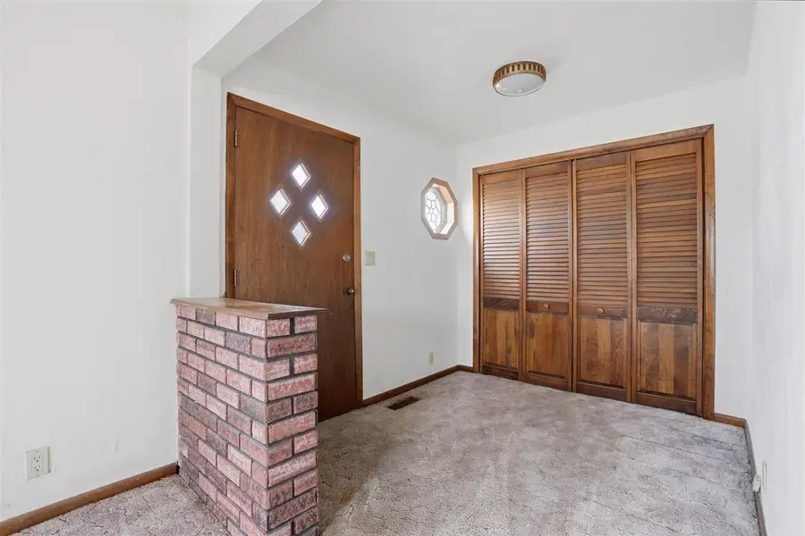 827 W Madison, Washington, IA 52353 - Image #2