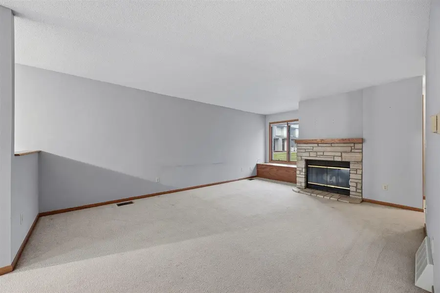 986 Westside Dr, Iowa City, IA 52246 - Image #3