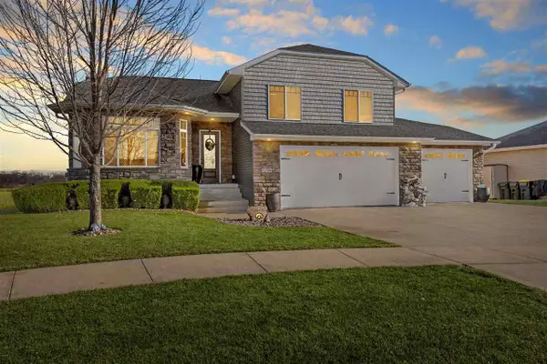 1106 Wildcat Ln, Iowa City, IA 52246