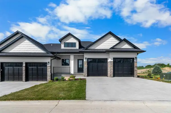 357 Hidden Ridge Dr, Coralville, IA 52241