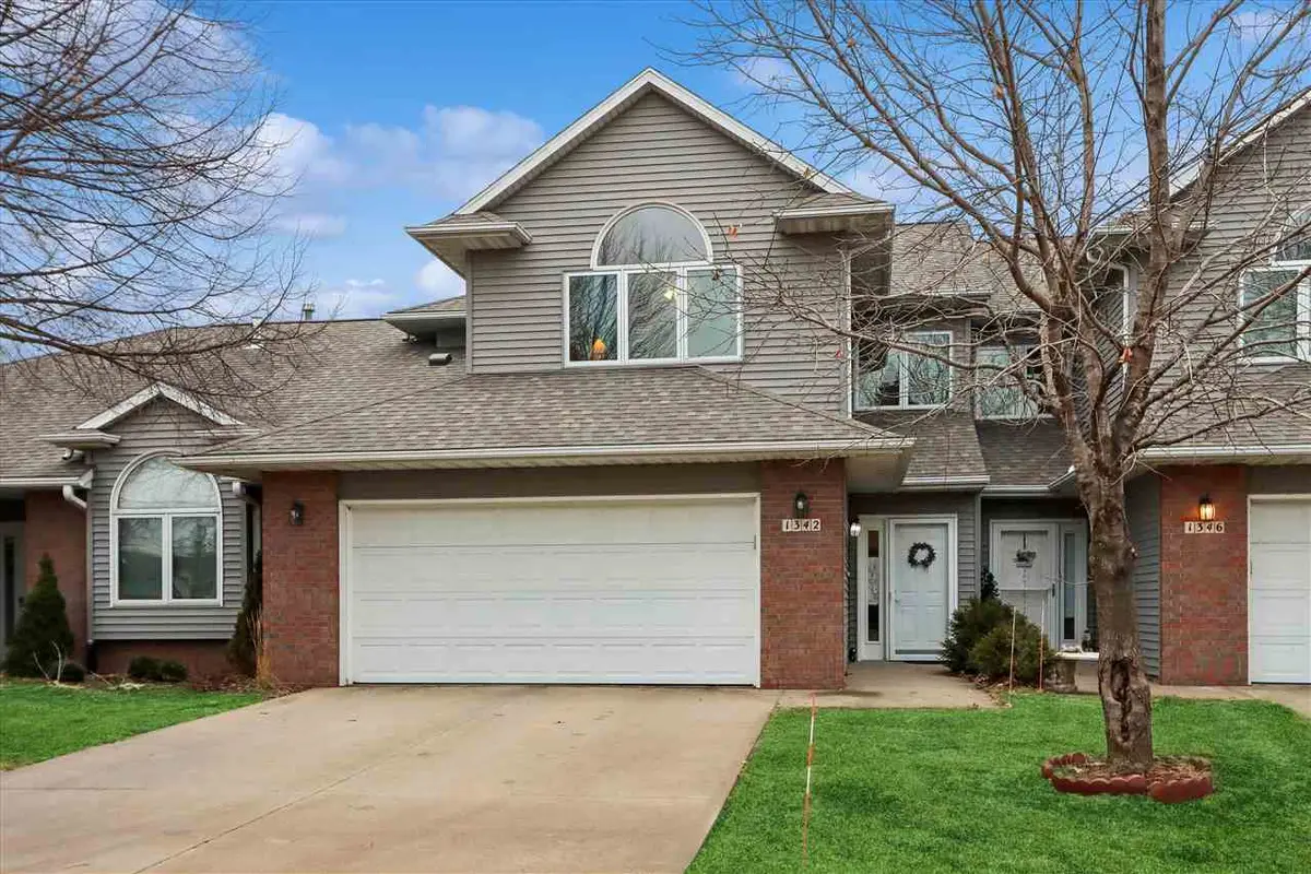 1342 Oxford Pl, Iowa City, IA 52240 - #1