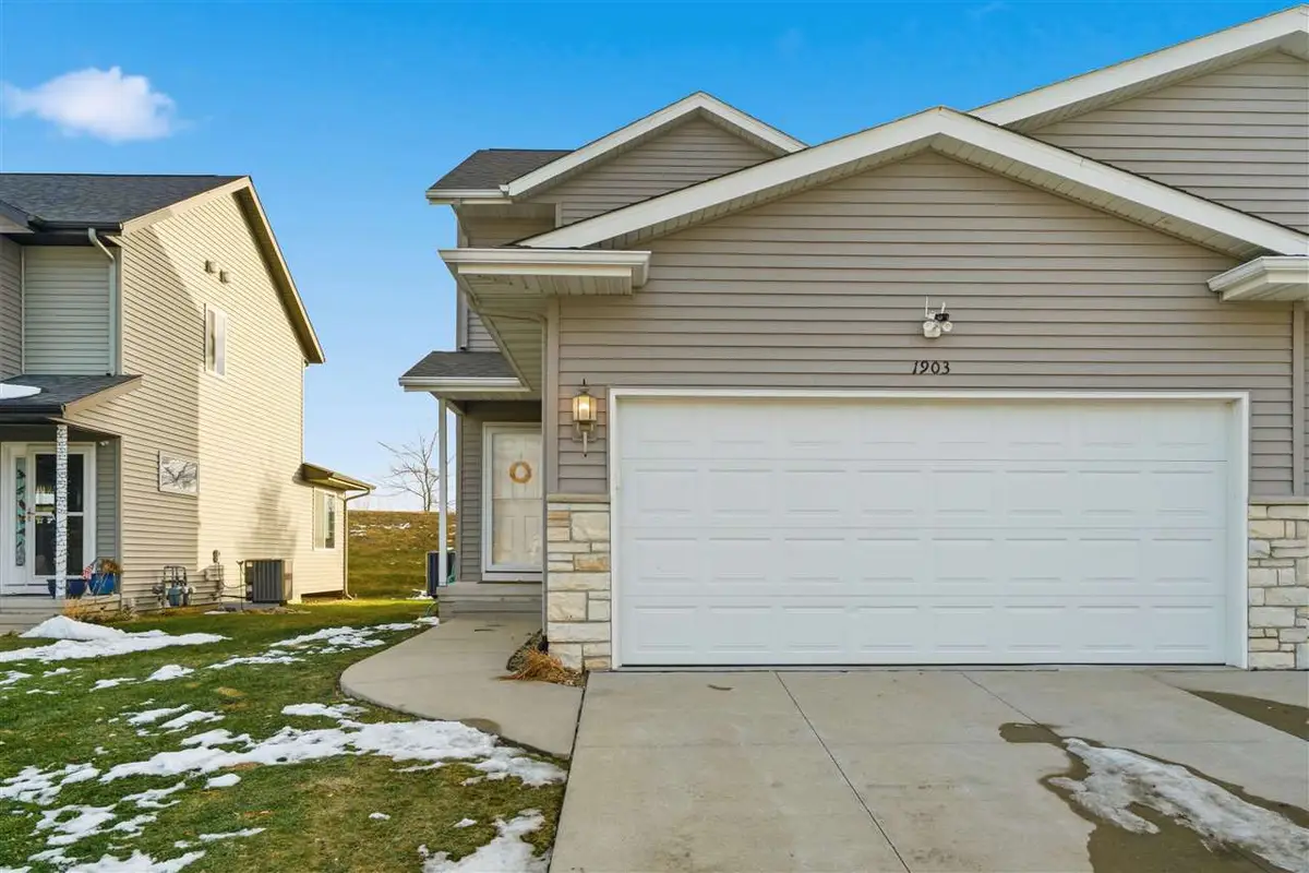 1903 Rosehill Dr, Cedar Rapids, IA 52404 - Image #1