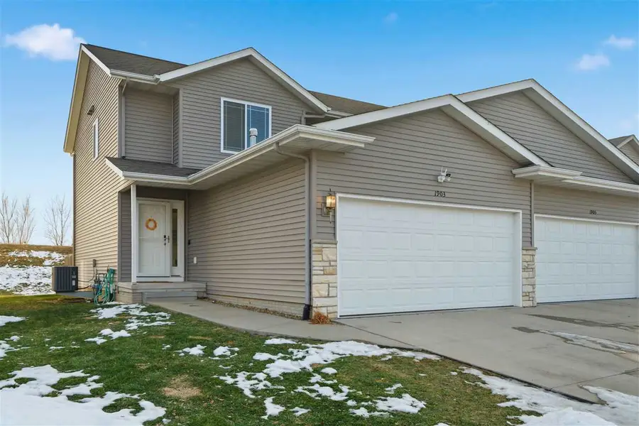 1903 Rosehill Dr, Cedar Rapids, IA 52404 - Image #2