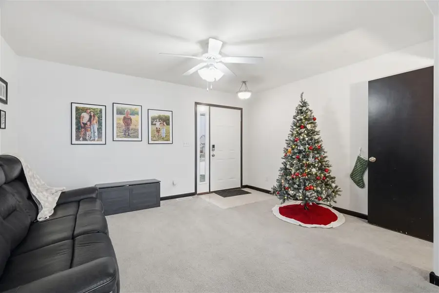 1903 Rosehill Dr, Cedar Rapids, IA 52404 - Image #3