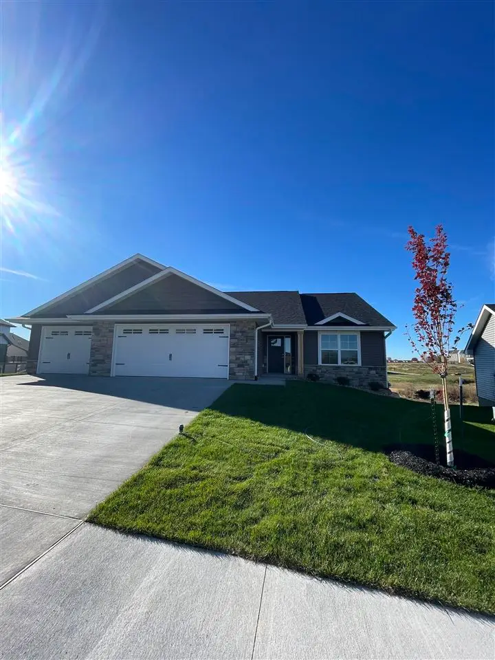 3851 Winnsboro Dr, Iowa City, IA 52245 - Image #1