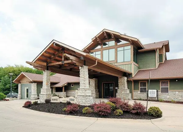 100 Hawk Ridge Dr, Iowa City, IA 52246