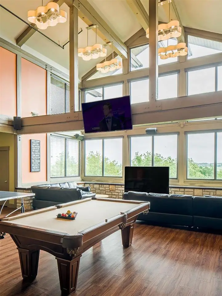 100 Hawk Ridge Dr, Iowa City, IA 52246 - Image #2