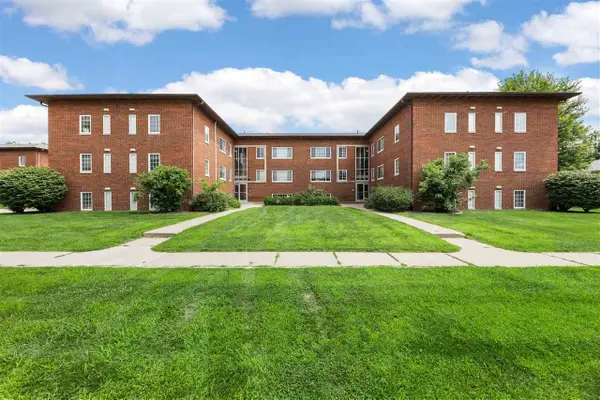 500 Grandview Ct, Iowa City, IA 52246