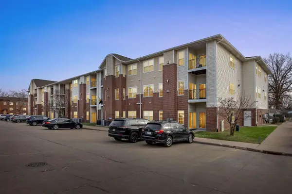 600 Grandview Ct, Iowa City, IA 52246