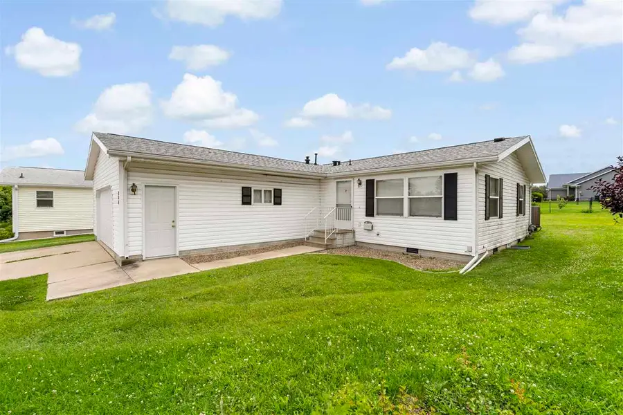 216 Paddock Cr, Iowa City, IA 52240 - Image #2