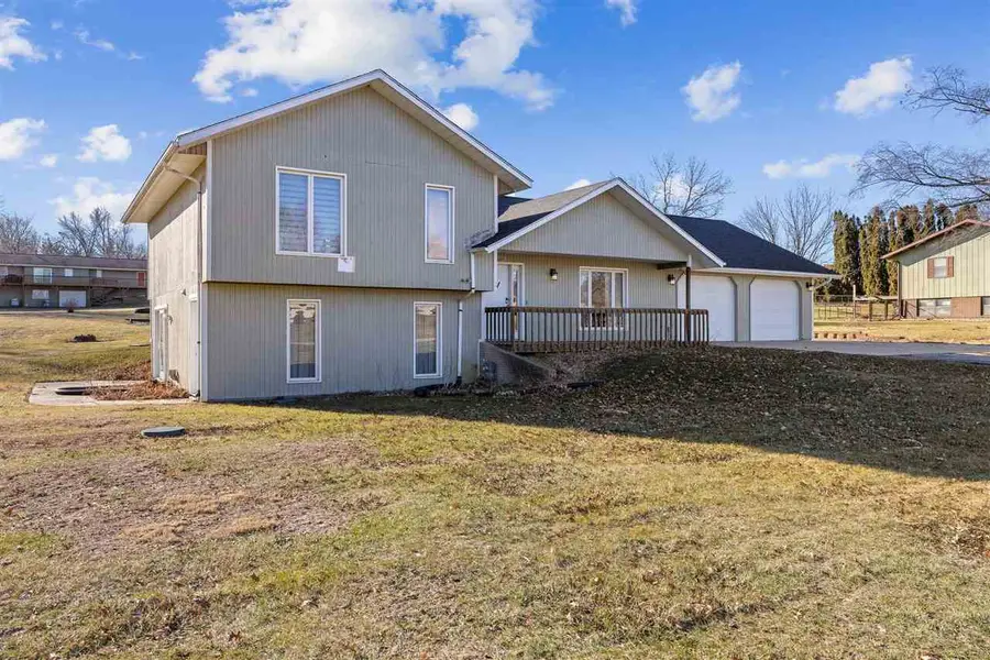6301 Hillcrest Rd, Cedar Rapids, IA 52404 - Image #2