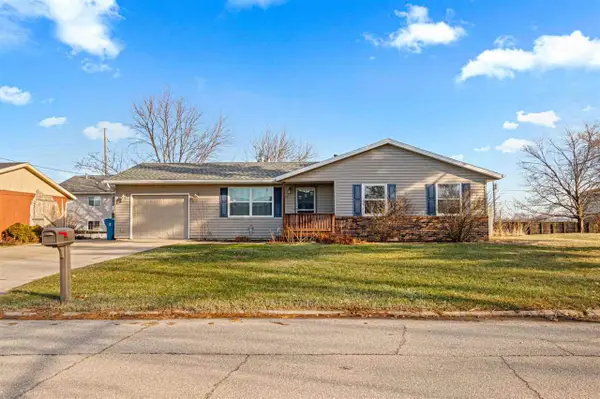 312 Burger Ln, Fairfax, IA 52228
