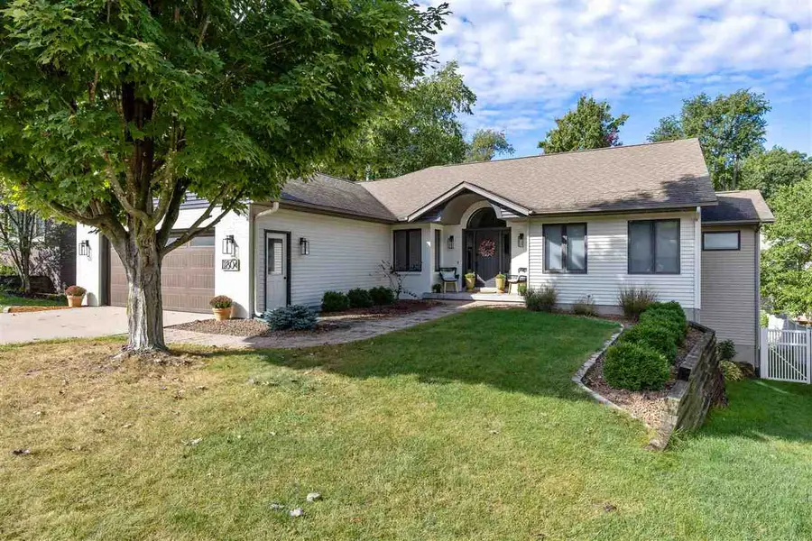 1804 Brown Deer Trl, Coralville, IA 52241 - Image #3