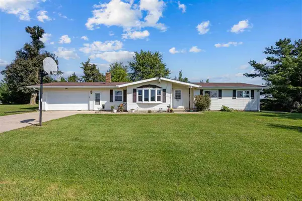 221 Vermont Ave, Clarence, IA 52216